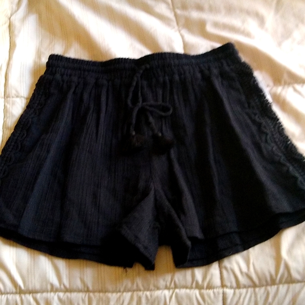 NWT. LA BLANCA shorts